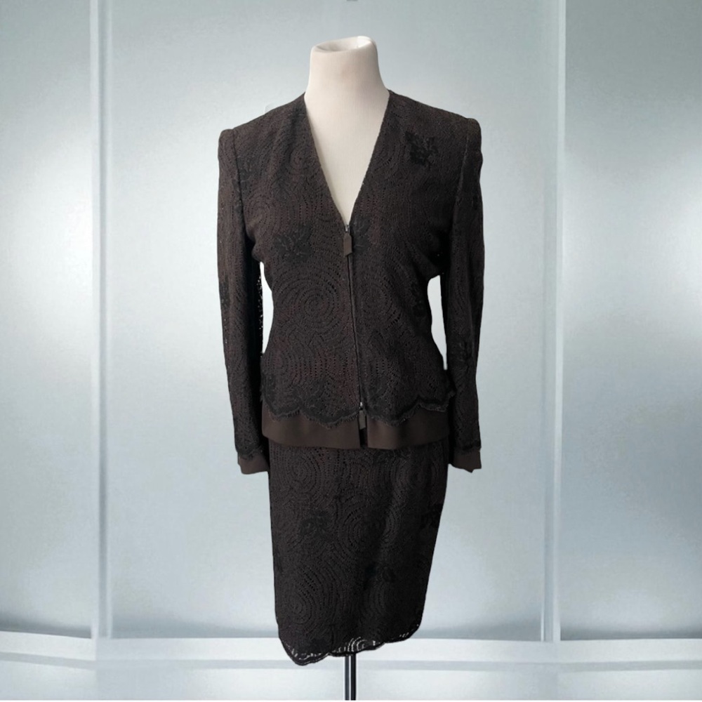 AKRIS LACE SUIT JACKET SKIRT SIZE 6 SWITZERLAND